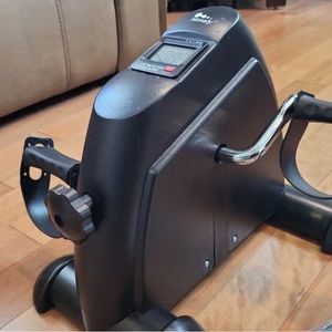 Mini bicycle exercise machine